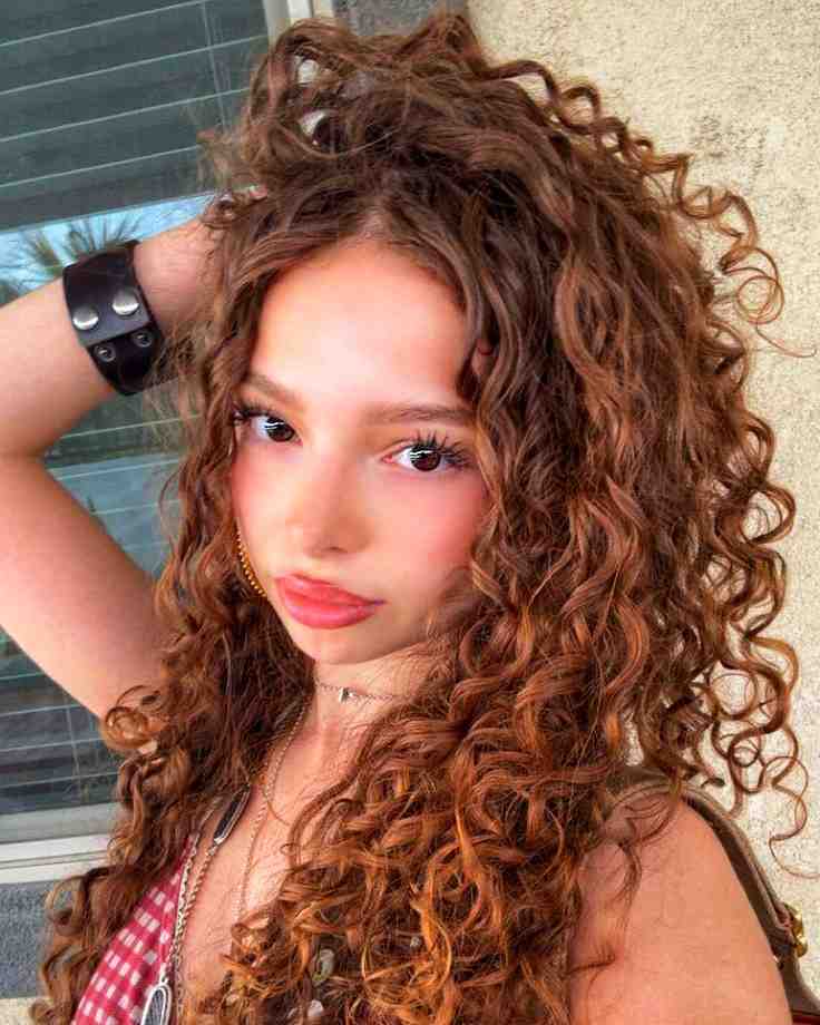 Sunday Kalogeras Wiki, Bio, Age, Height, Boyfriend, Photos