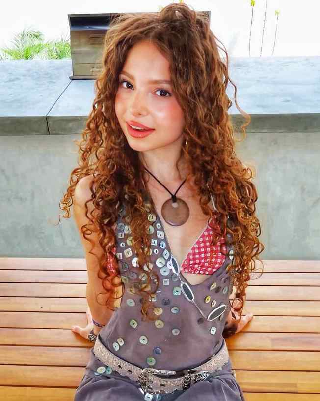 Sunday Kalogeras Wiki, Bio, Age, Height, Boyfriend, Photos, & More