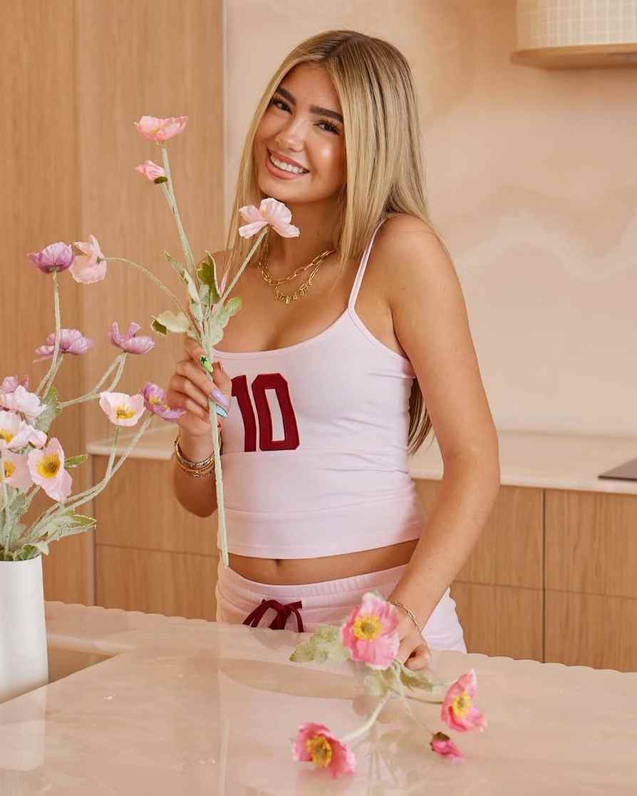 Embreigh Courtlyn - Wiki, Bio, Age, Height, Boyfriend, Relationship, Photos