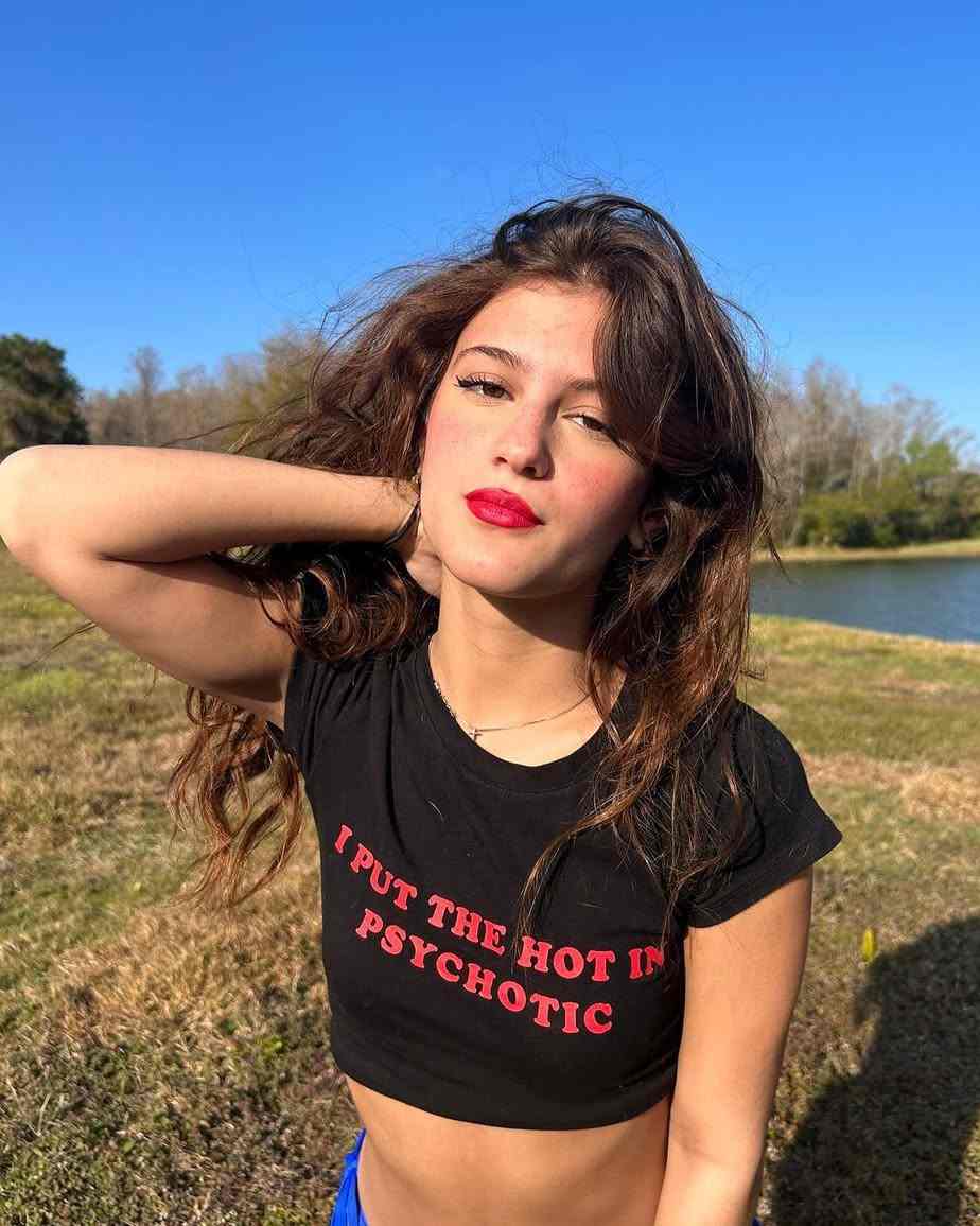 Jenny Popach (Roselie Arritola)