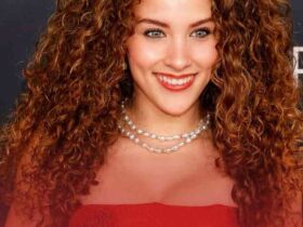 Sofie Dossi - Wiki, Bio, Age, Height, Boyfriend, Relationship, Net Worth & more