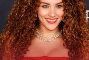 Sofie Dossi - Wiki, Bio, Age, Height, Boyfriend, Relationship, Net Worth & more